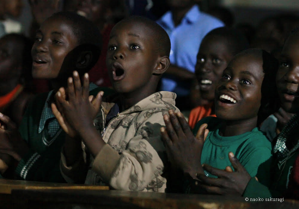 アフリカの子どもたちに はじめての映画 を届けたい 前編 Cinema Stars アフリカ星空映画館 代表 桜木奈央子 World Theater Project